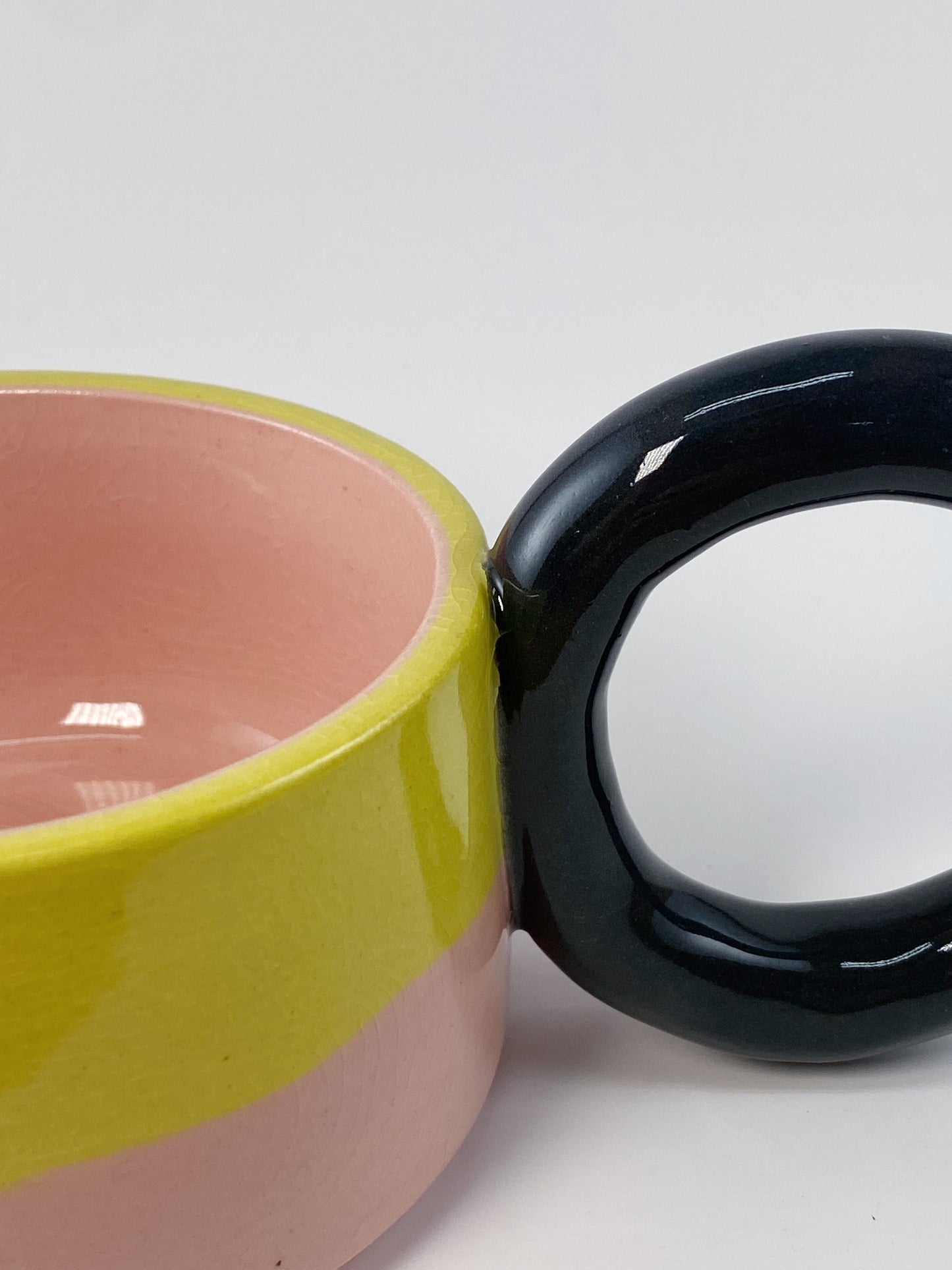 Tricolor Mug - Black, Yellow, Pink
