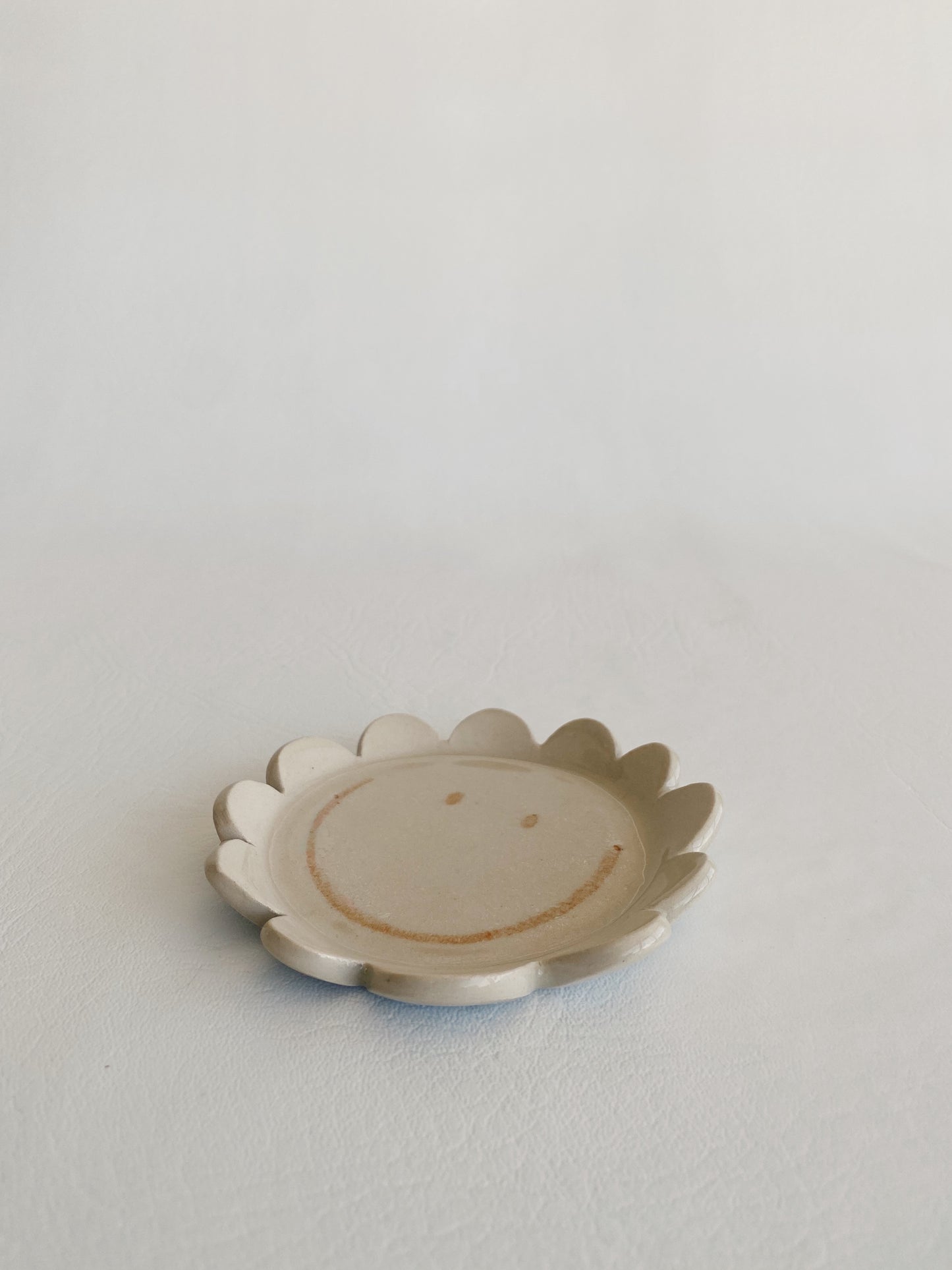 Smiley Flower Dish - Brown
