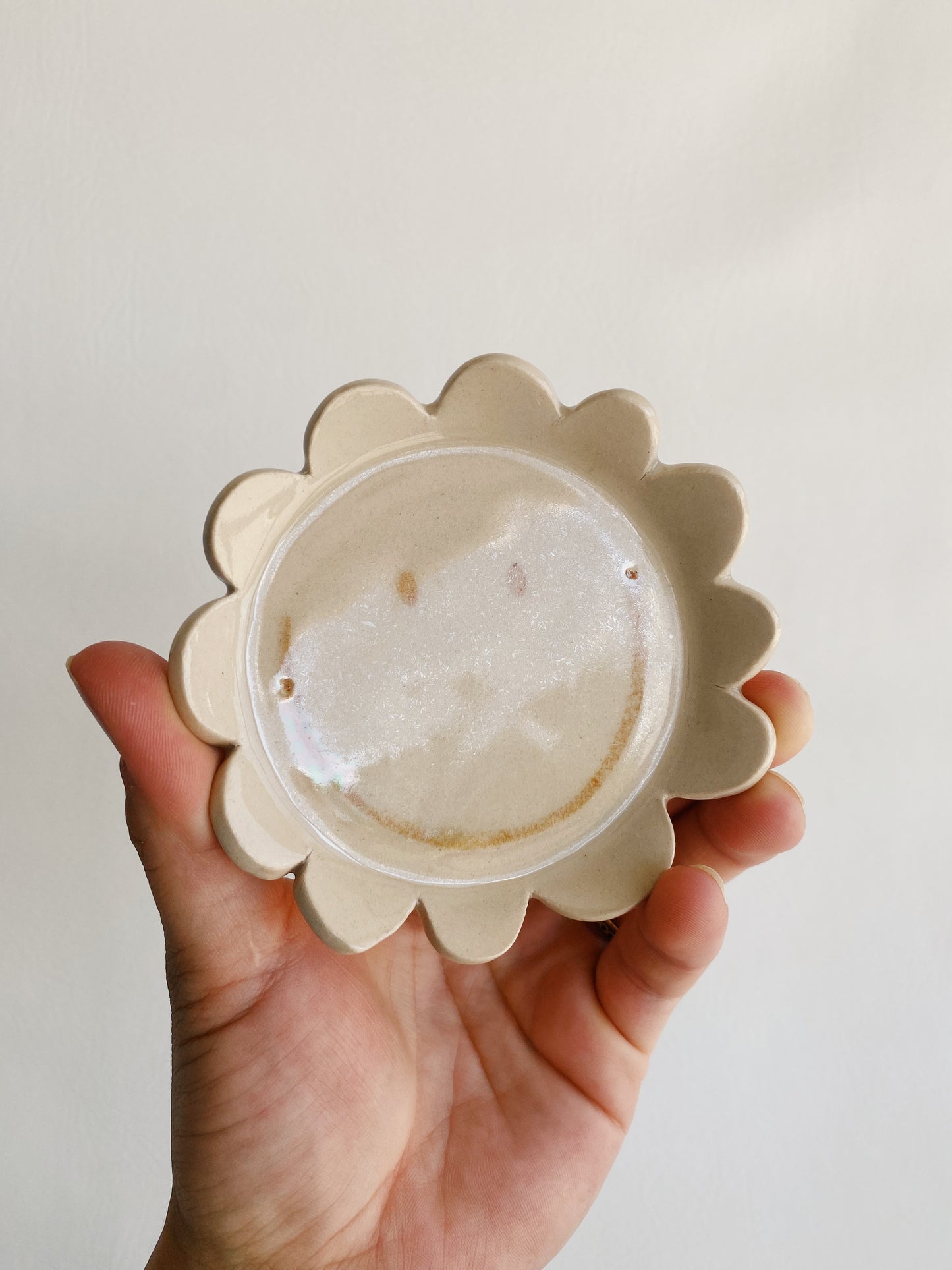 Smiley Flower Dish - Brown
