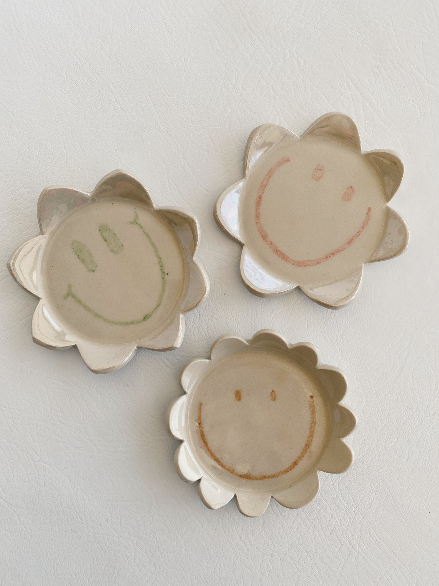 Smiley Flower Dish - Brown