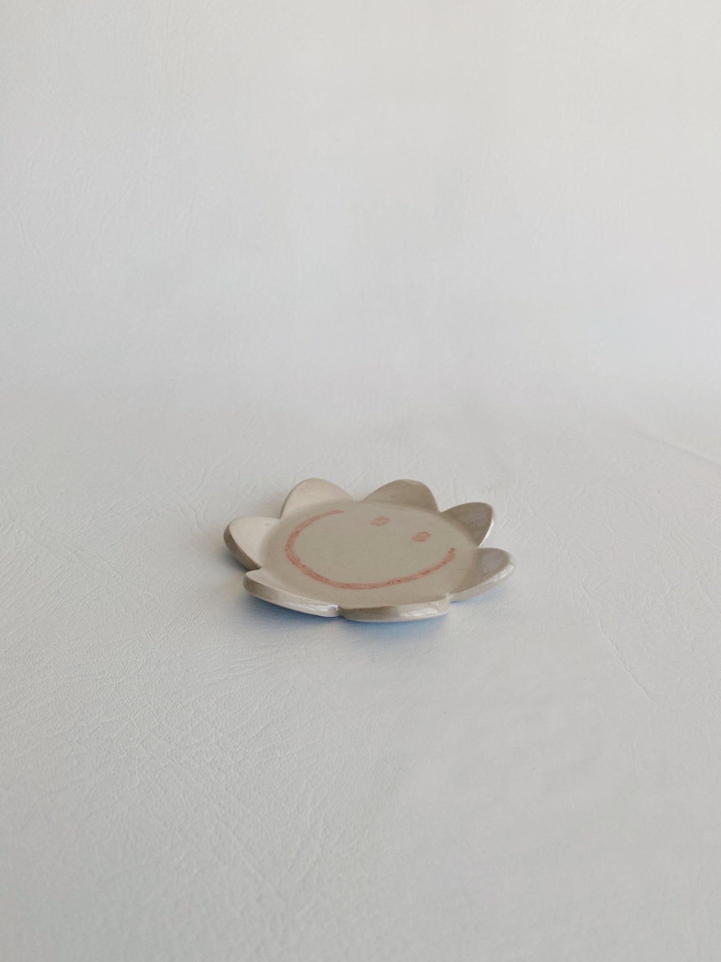 Smiley Flower Dish - Red