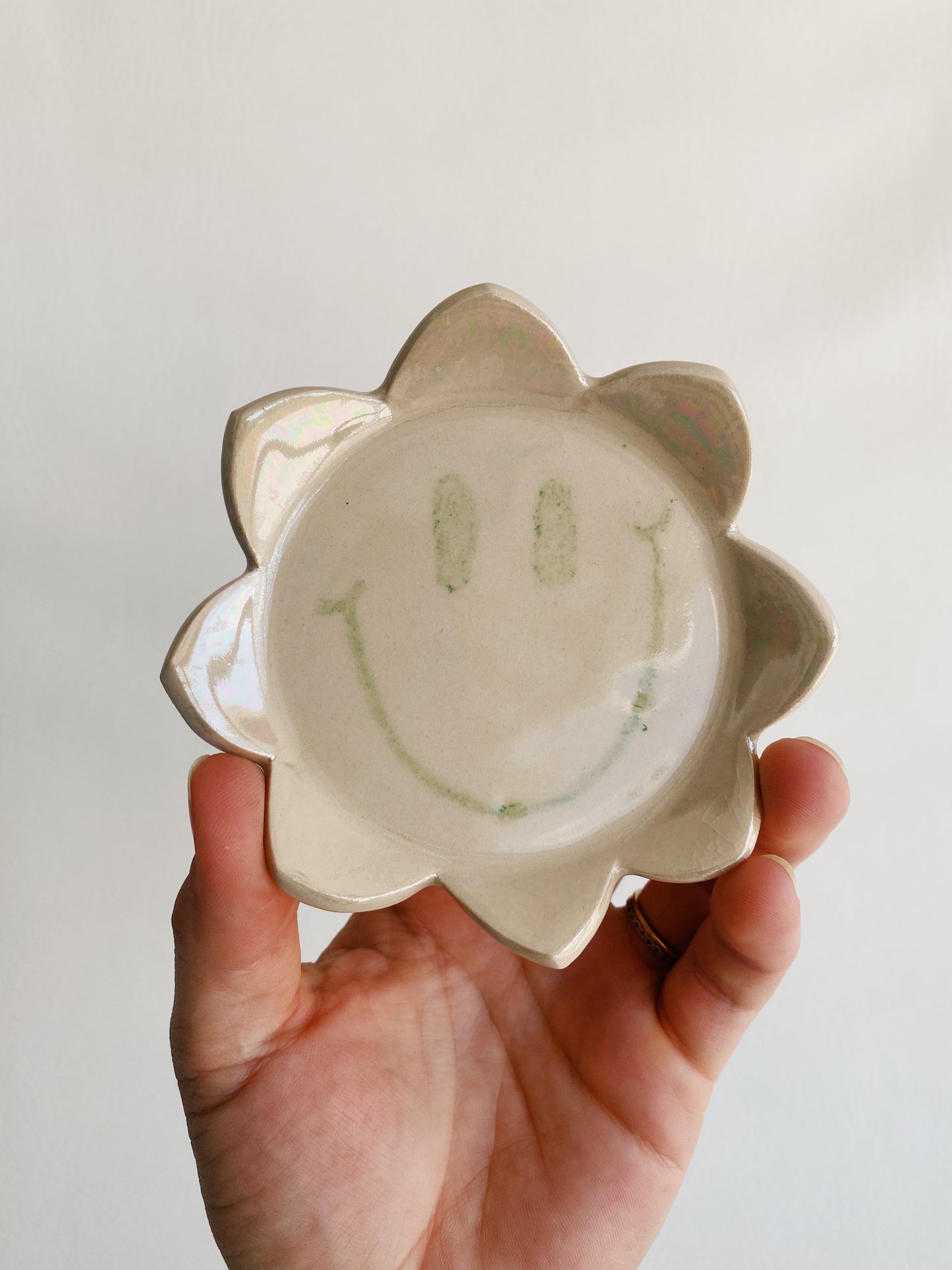 Smiley Flower Dish - Green