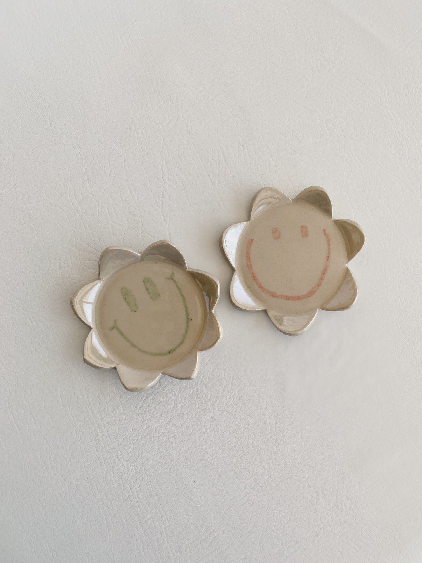 Smiley Flower Dish - Green