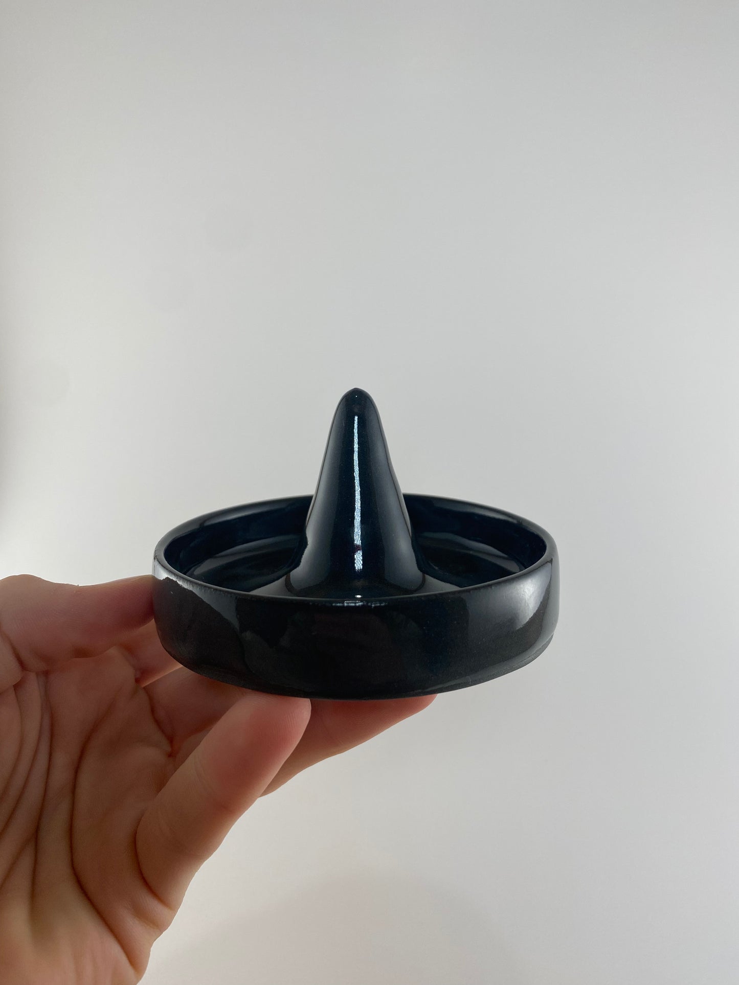 Black Ring Dish